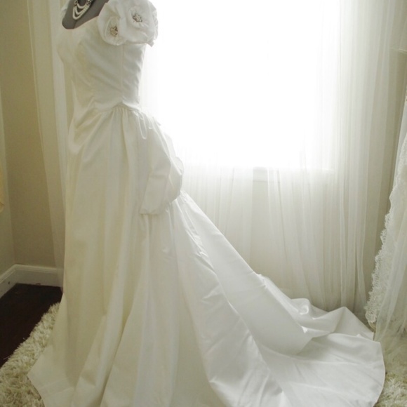 Vintage -Victorian Inspired- Wedding Dress - Picture 3 of 10